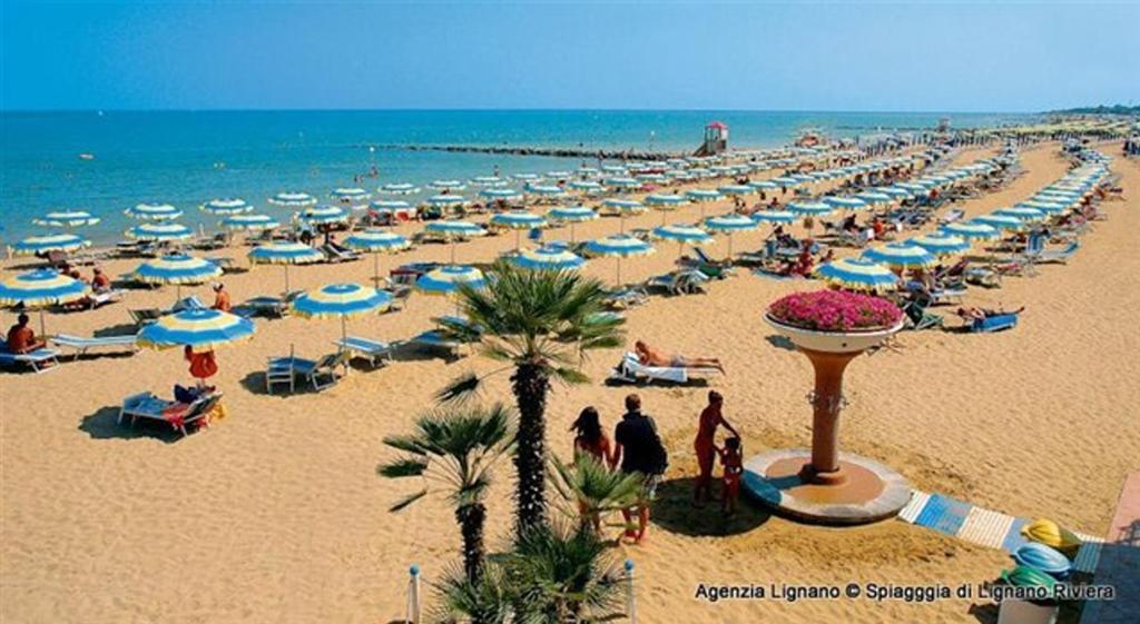 Lignano Riviera Villa Economica 利尼亚诺萨比亚多罗 外观 照片